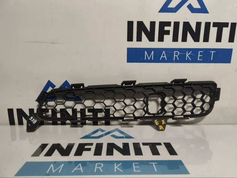 Решетка бампера нижняя передняя правая INFINITI