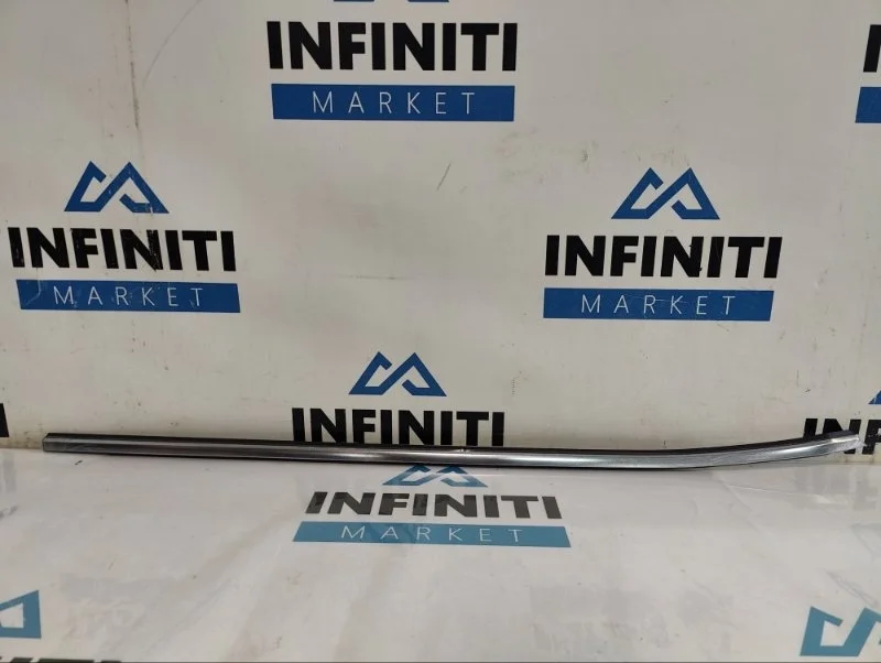 Молдинг двери центральный передний правый Nissan