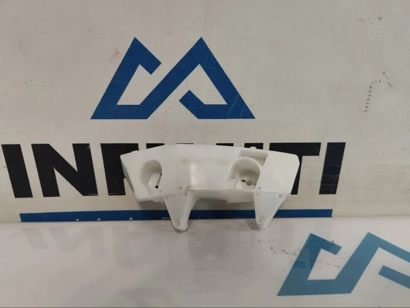 Кронштейн крыла (крепление) передний правый