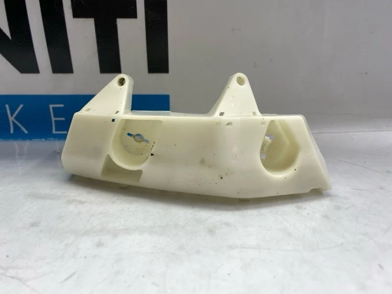 Кронштейн крыла (крепление) передний правый