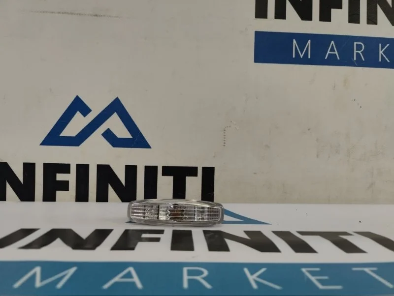 Повторитель указателя поворота крыла INFINITI QX70