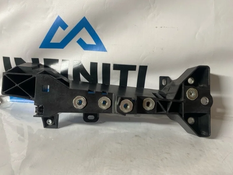 Кронштейн передей панели к крылу передний правый