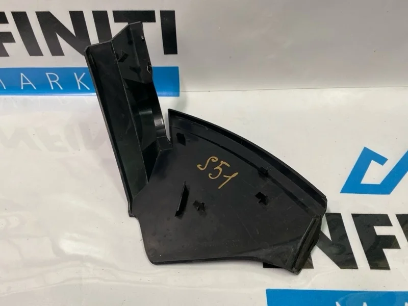 Накладка фонаря задняя правая INFINITI QX70 S51