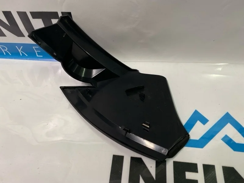 Накладка фонаря задняя правая INFINITI QX70 S51