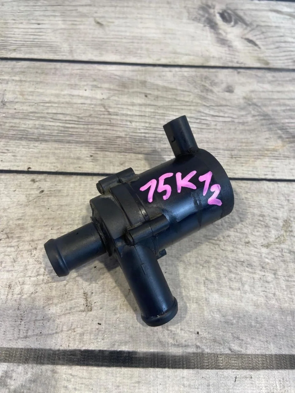 Насос водяной дополнительный VW Golf 5 2007