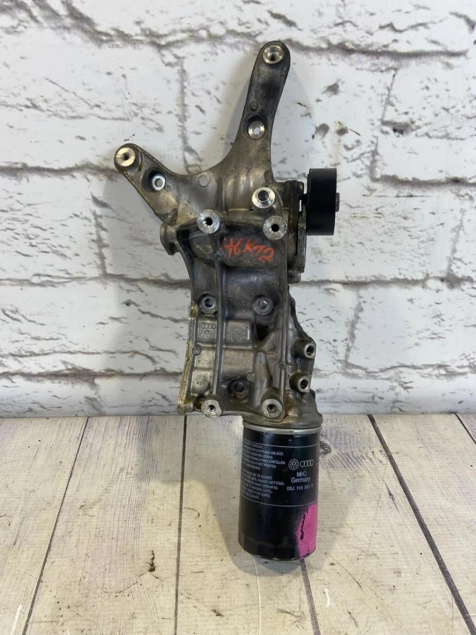 Кронштейн масляного фильтра Audi A4 2009 B8 Allroad