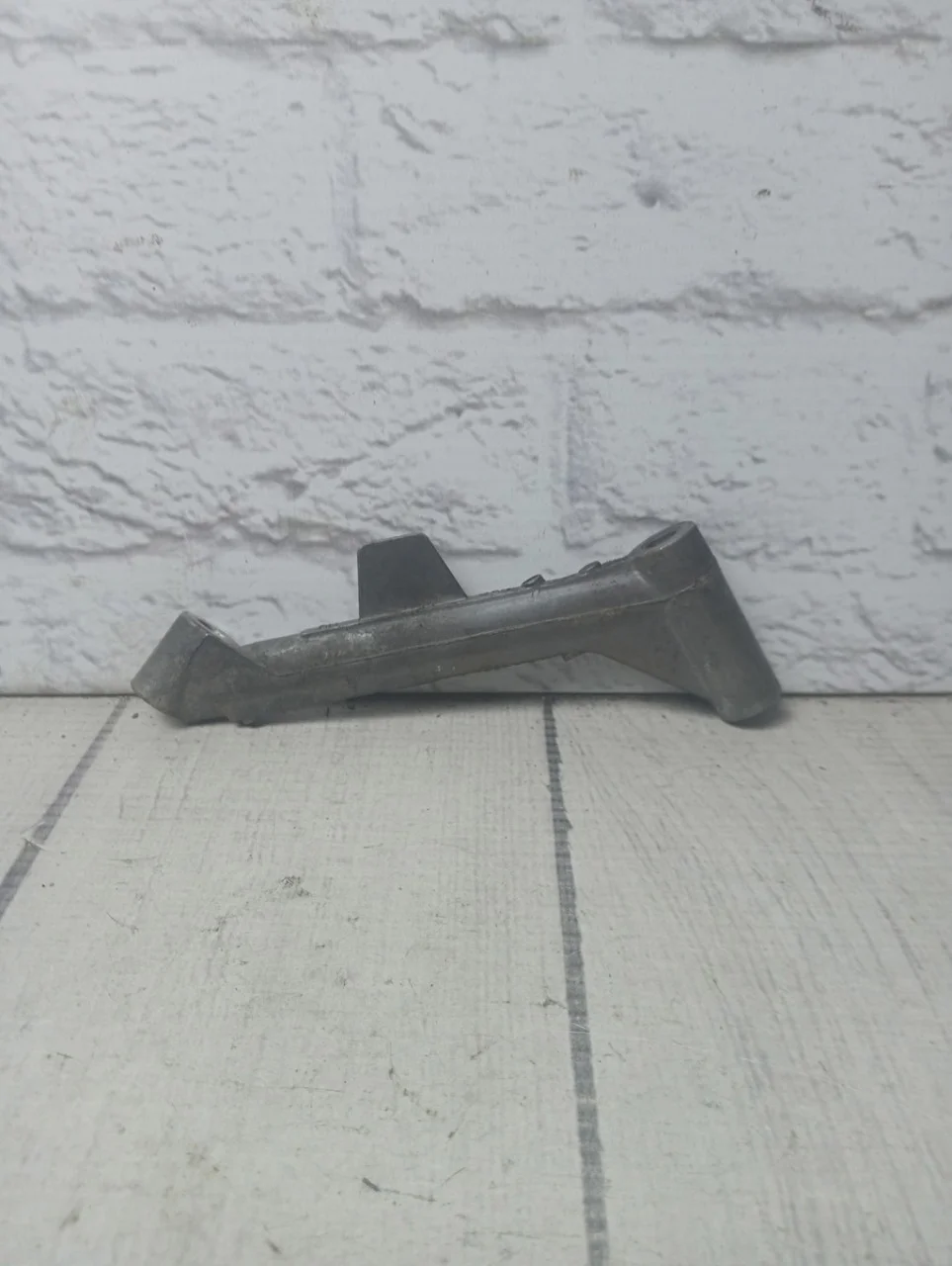 Кронштейн (сопут. товар) VW Passat 2005-2010 B6