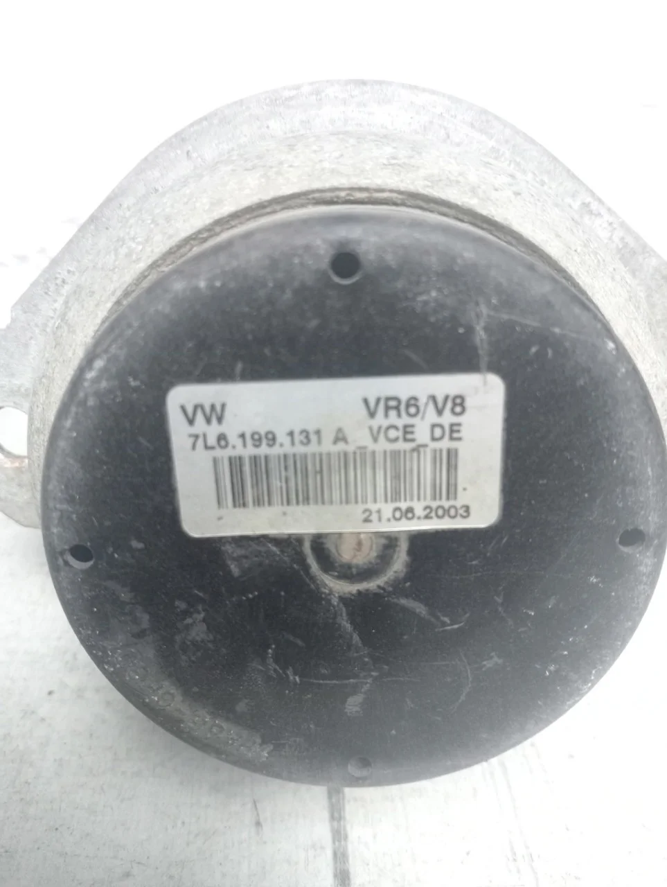 Опора двигателя VW Touareg 1 2002-2007