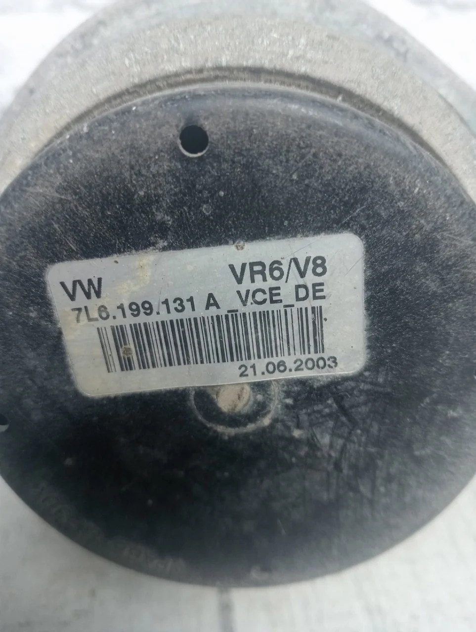 Опора двигателя VW Touareg 1 2002-2007