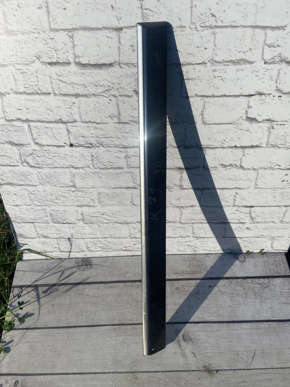 Молдинг задней правой двери нижний Audi A8 1994-1998 D2