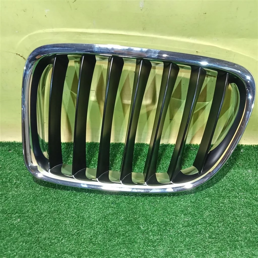 Решетка радиатора  BMW X1 E84 2009 51112993305 8016