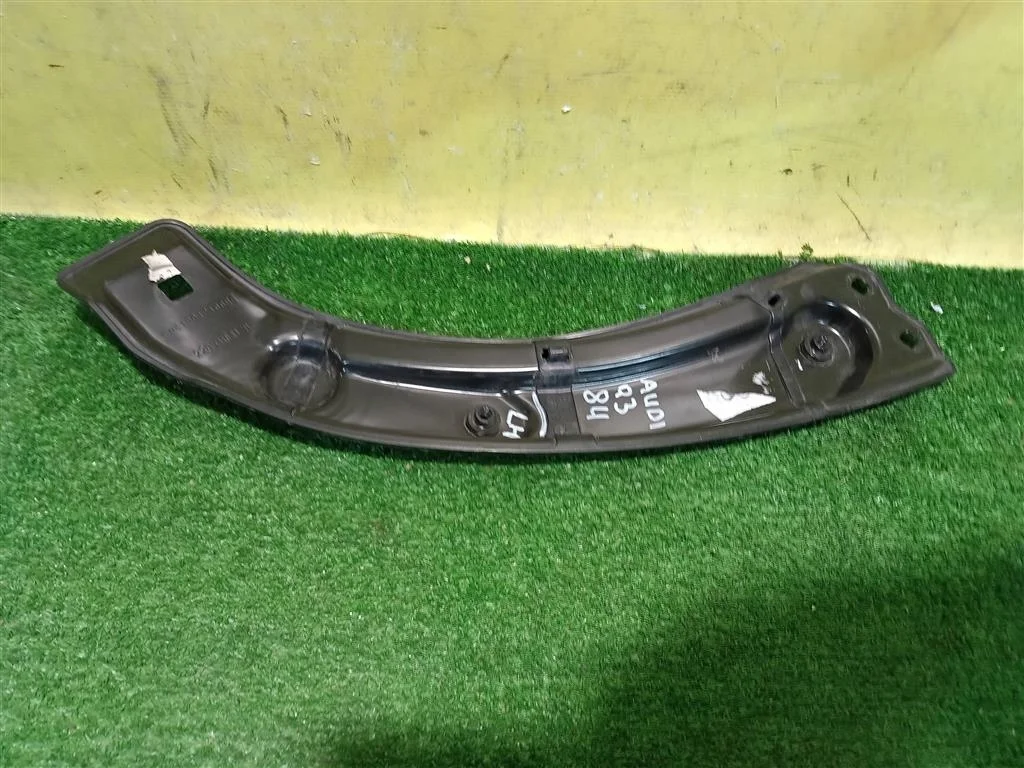 Кронштейн фар левый  Audi Q3 (8U) 2012  8U0805931 16754