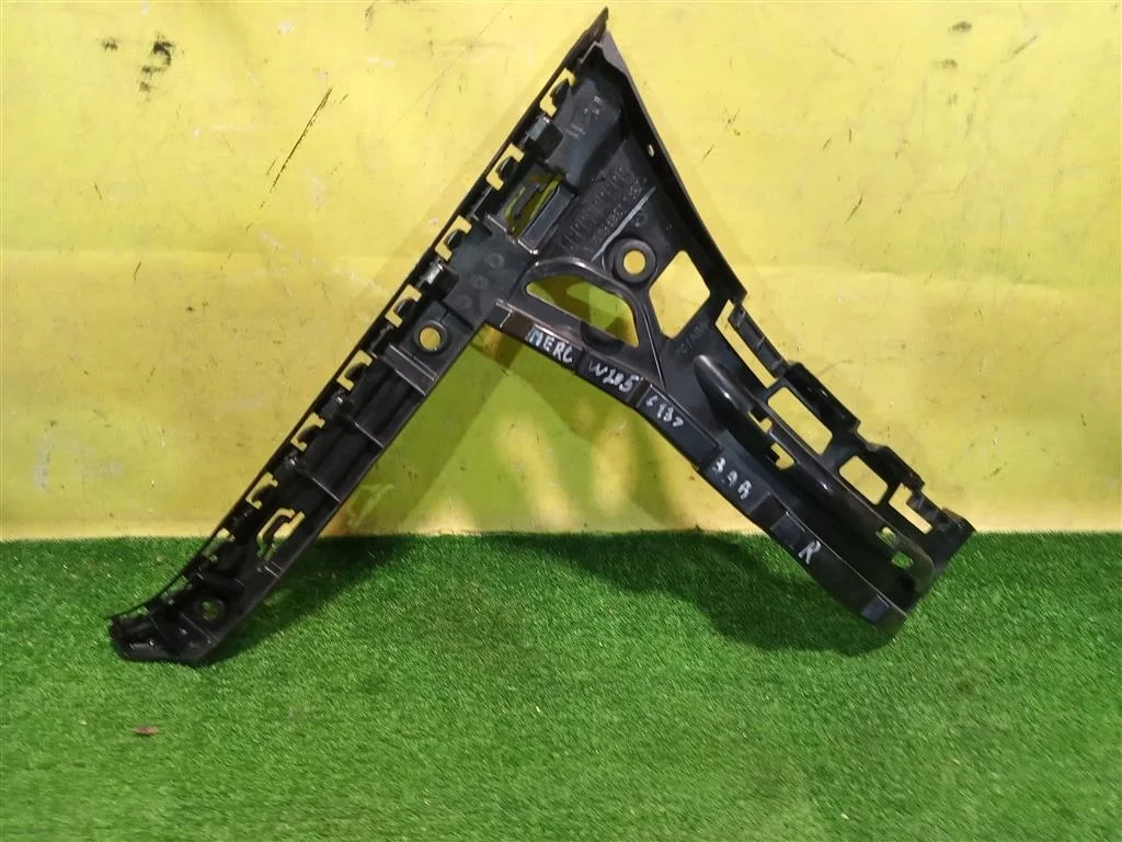 Кронштейн заднего бампера правый  MERСEDES BENZ C-Class (W205) 2013 A2058801802 18356