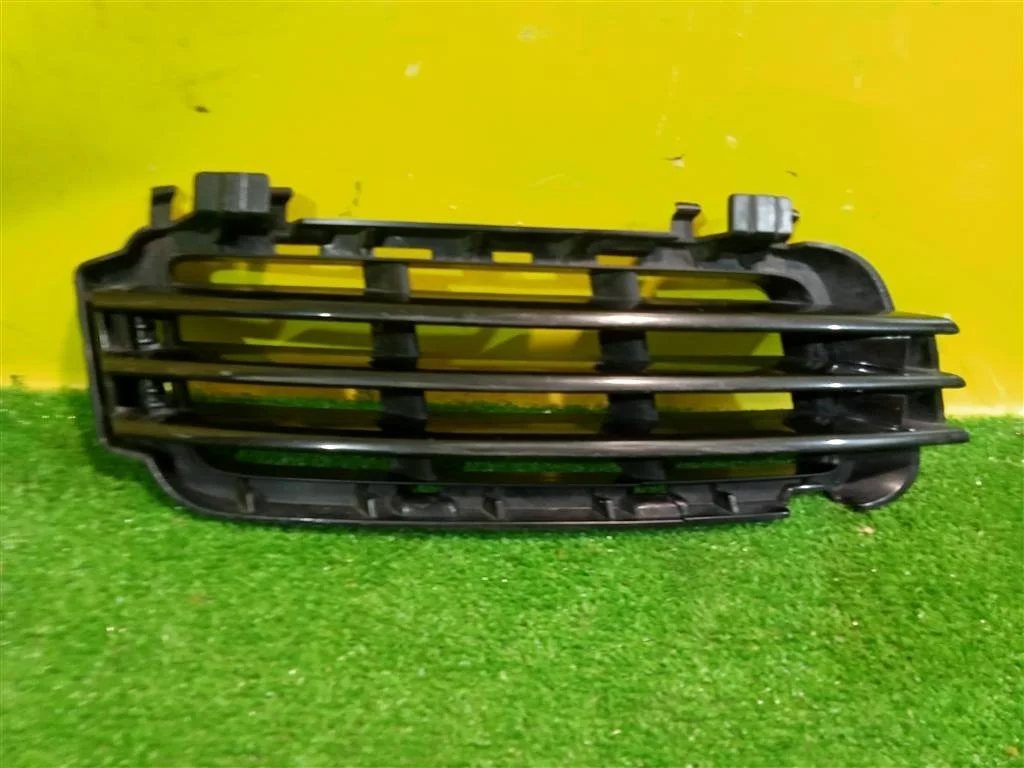 Решетка в бампер правая  Land Rover Range Rover 4 L405 2012 CK5217F908AA 25564
