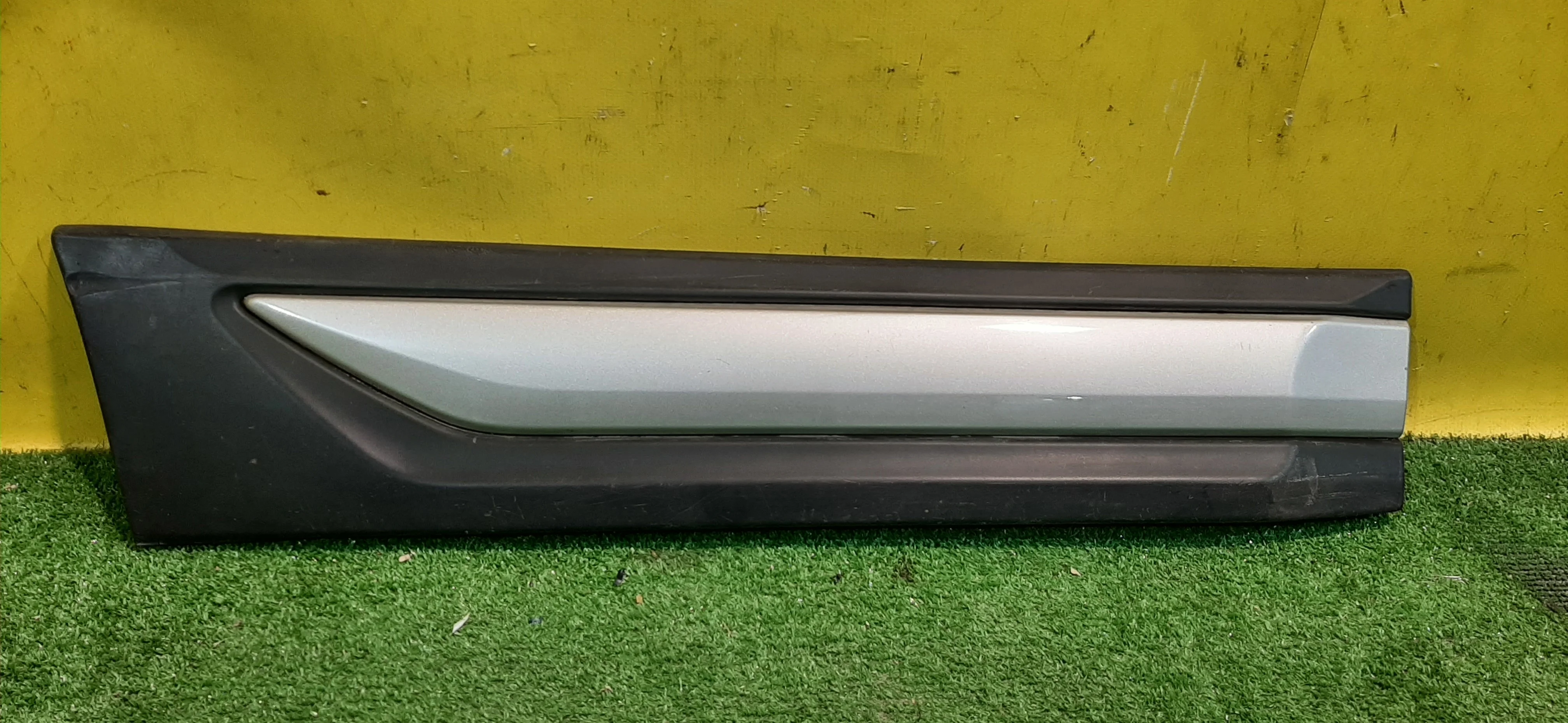 Накладка двери задней правой  Mitsubishi Outlander (GF) 2015 5757A410 26745