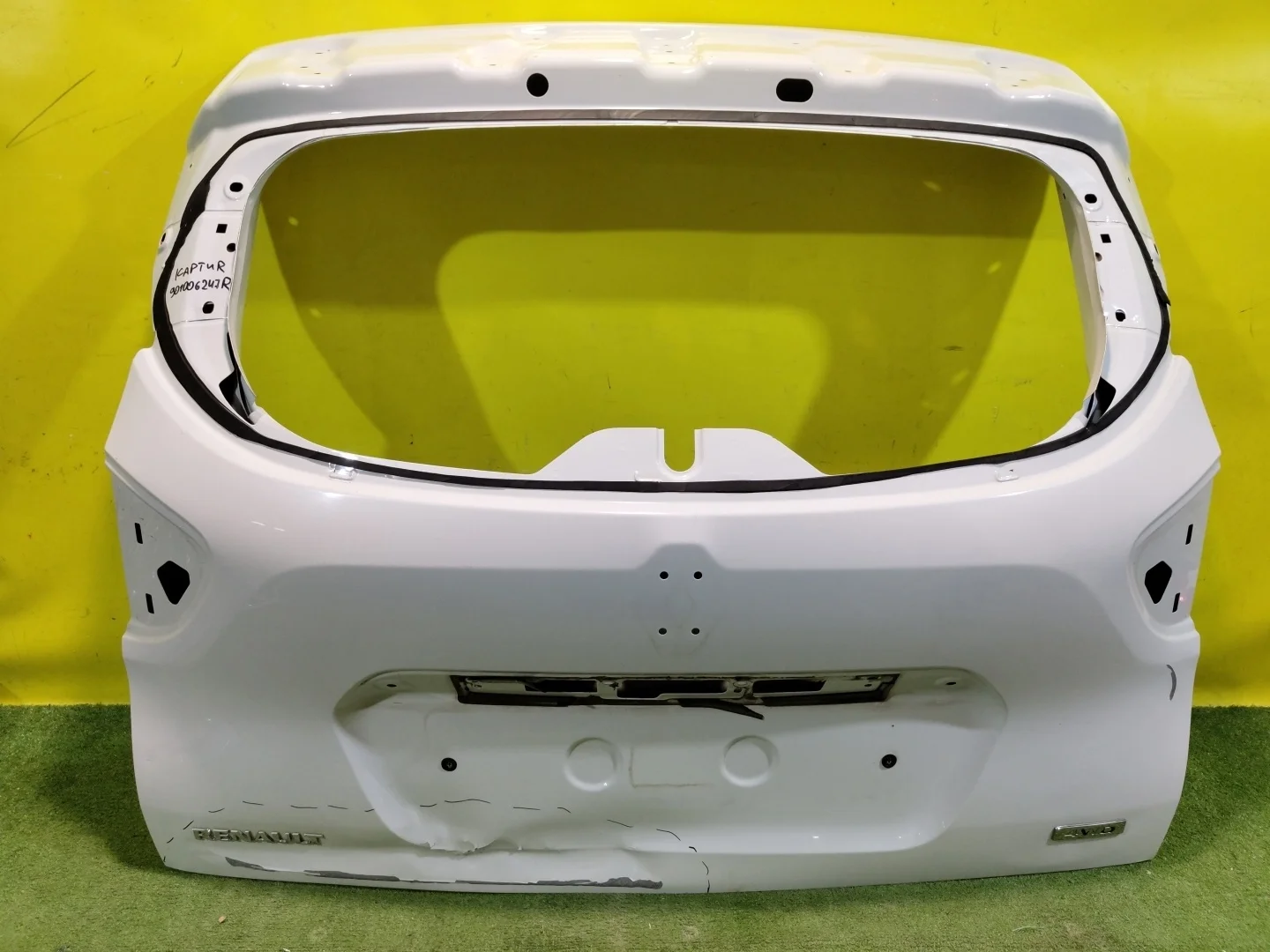 Дверь багажника  Renault Kaptur 2016  901006247R 26946