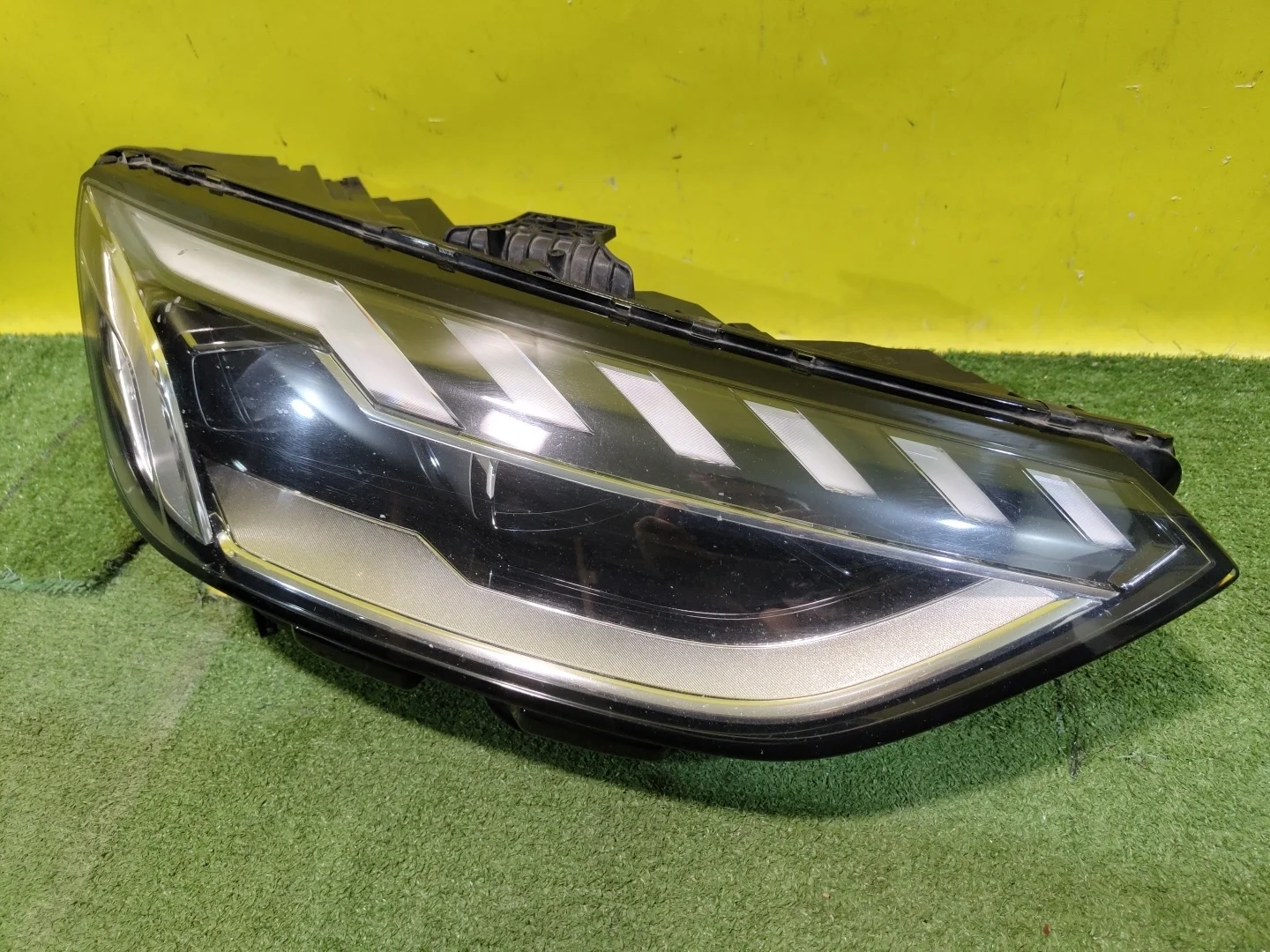 Фара правая LED Audi A4 (B9) 2020 8W0941034D 27341