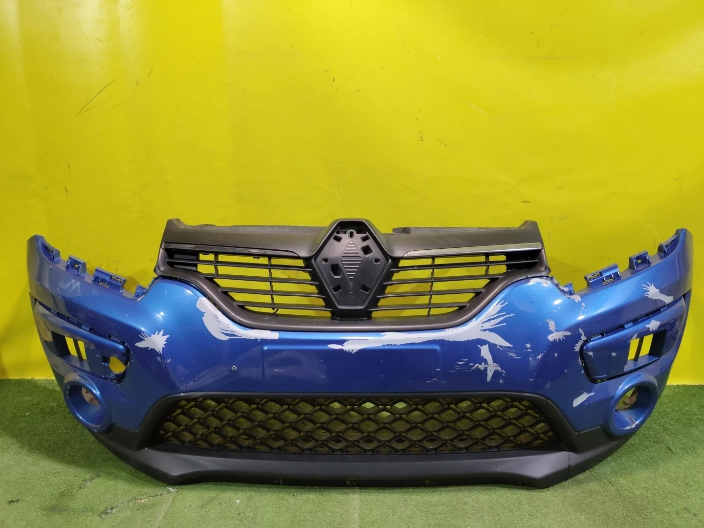 Бампер передний  Renault Sandero Stepway 2014 620223572R 28330