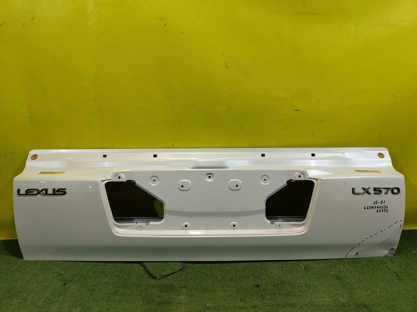 Дверь багажника нижняя  Lexus LX570 2015 6506160371 28570