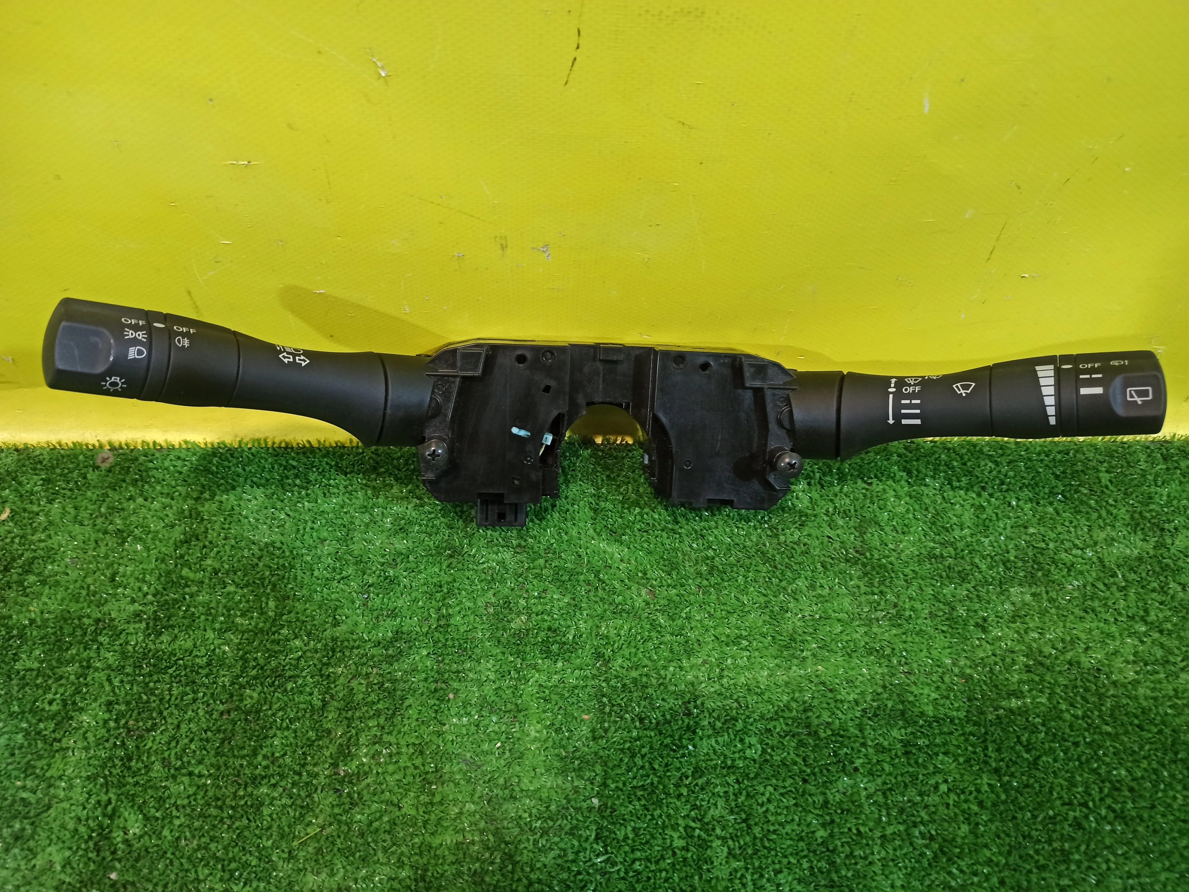 Переключатель подрулевой в сборе  Nissan Juke (F15) 2011 255601KK0A 31598