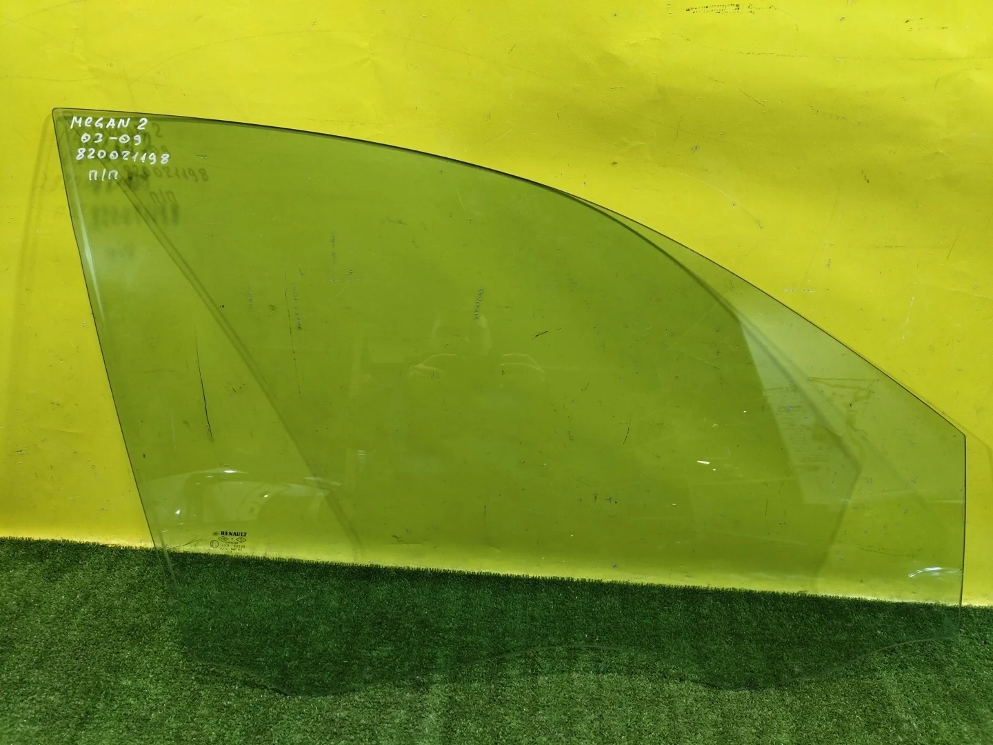 Стекло двери передней правой  Renault Megane II 2002 8200211198 31908