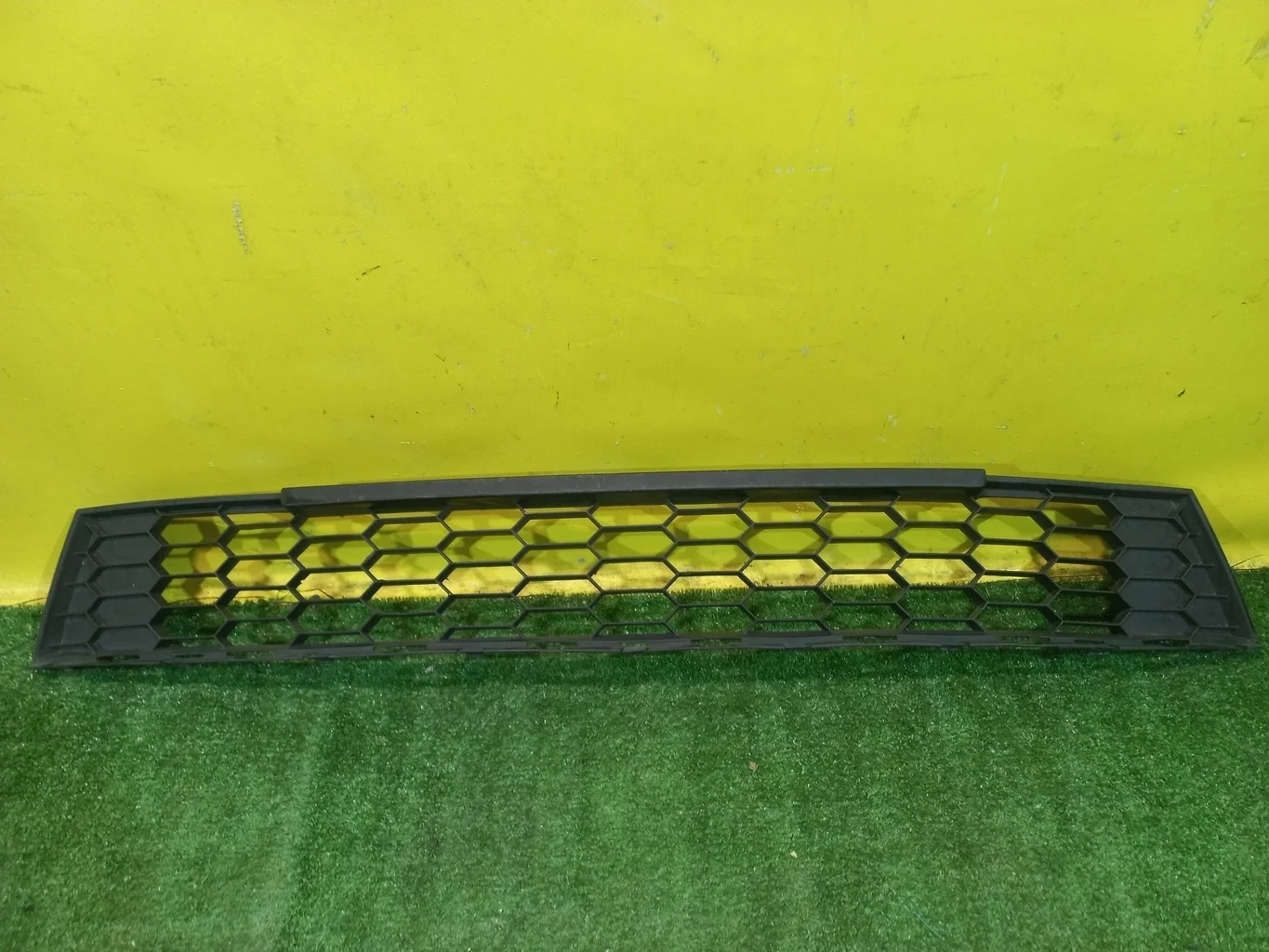 Решетка в бампер центральная  Skoda  Octavia A7 2013 5E0853677E 34442