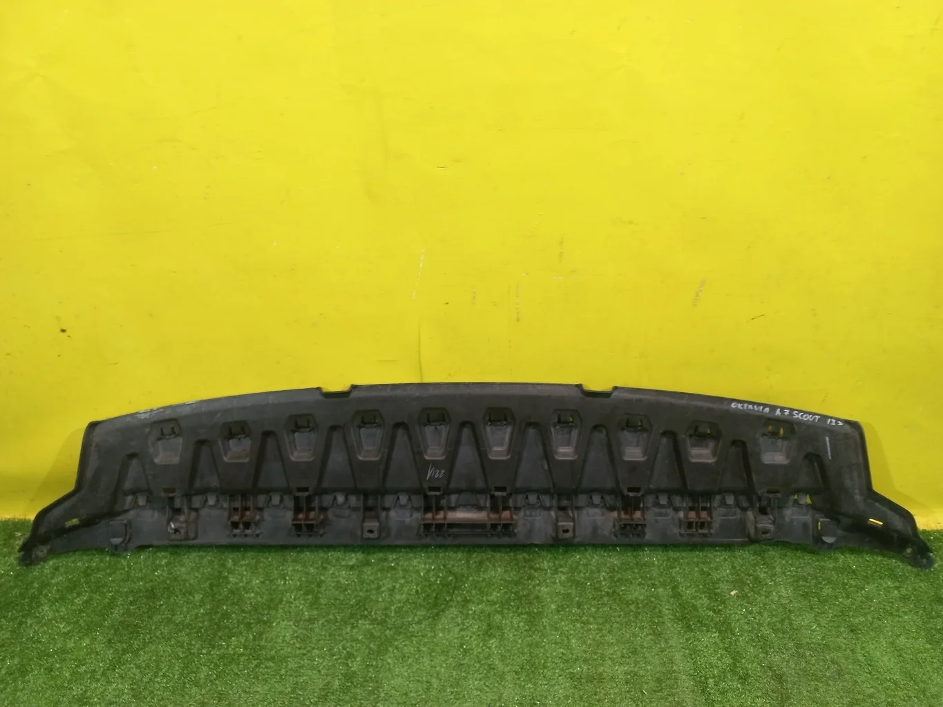 Пыльник переднего бампера  Skoda  Octavia A7 2016 5E0807611B 34469