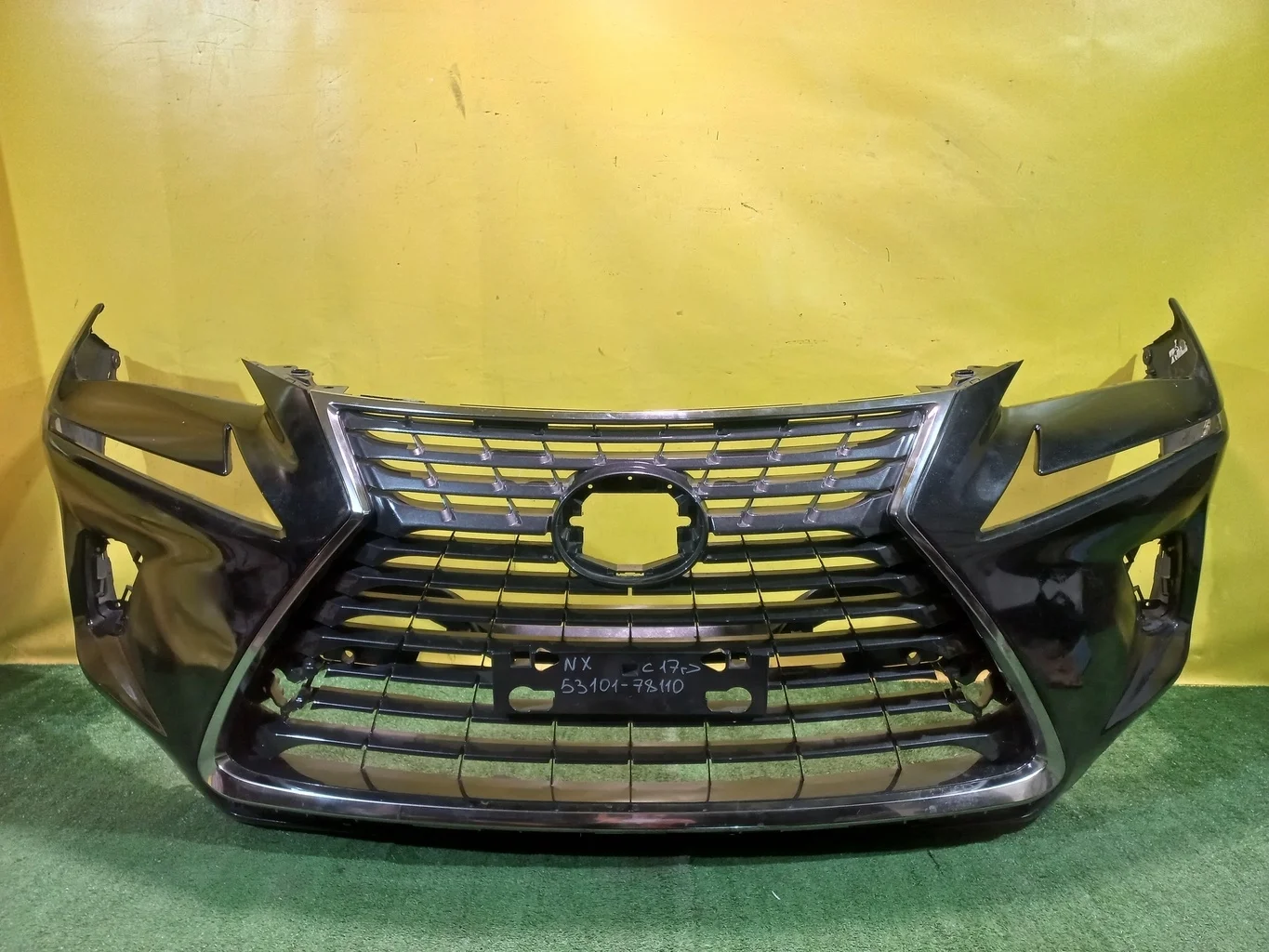 Бампер передний  Lexus NX 2017 5211978130 35700