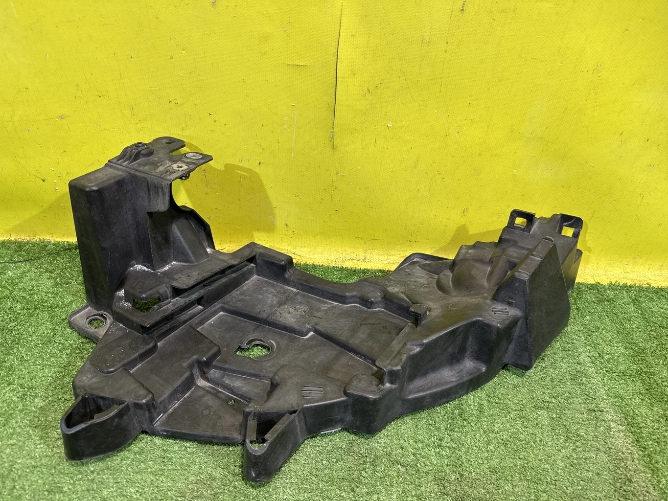 Кронштейн переднего бампера левый  Renault Fluence 2009 622230011R 39888