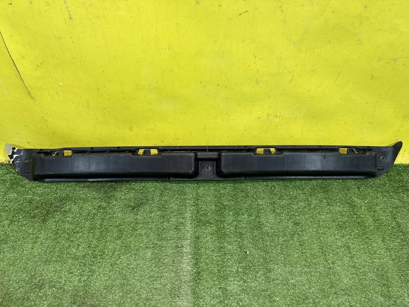 Кронштейн заднего бампера центральный  Opel Astra H 2007 94702304 39892