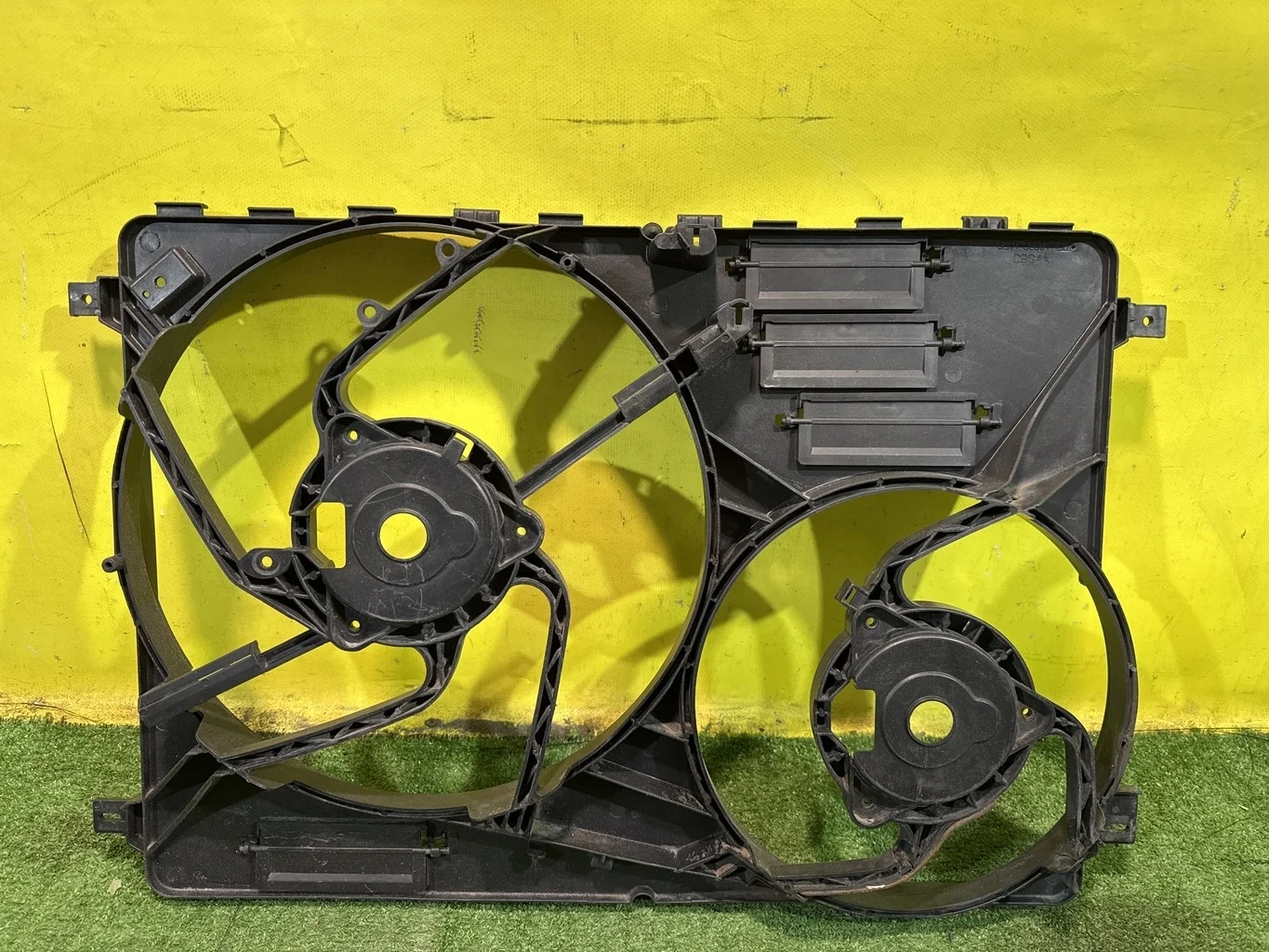 Диффузор вентилятора  Land Rover Freelander 2 2007 LR002660 40116