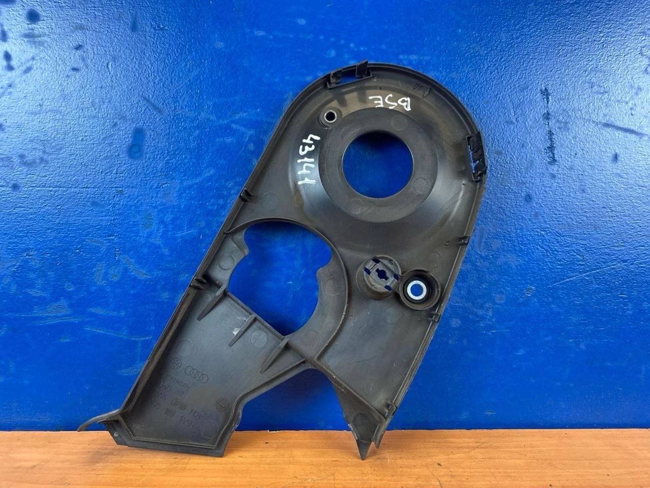 Защитный кожух ремня ГРМ Audi A3 8P 2003-2010 06B109145G 1.6 BSE
