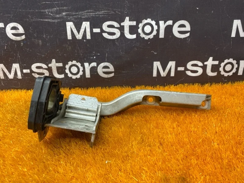 Кронштейн радиатора Bmw 7186514, правый