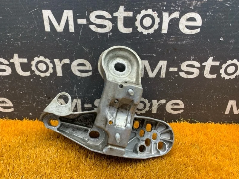 Кронштейн подушки двигателя Audi A4 2006 8E0199351M B7/8E BFB, левый