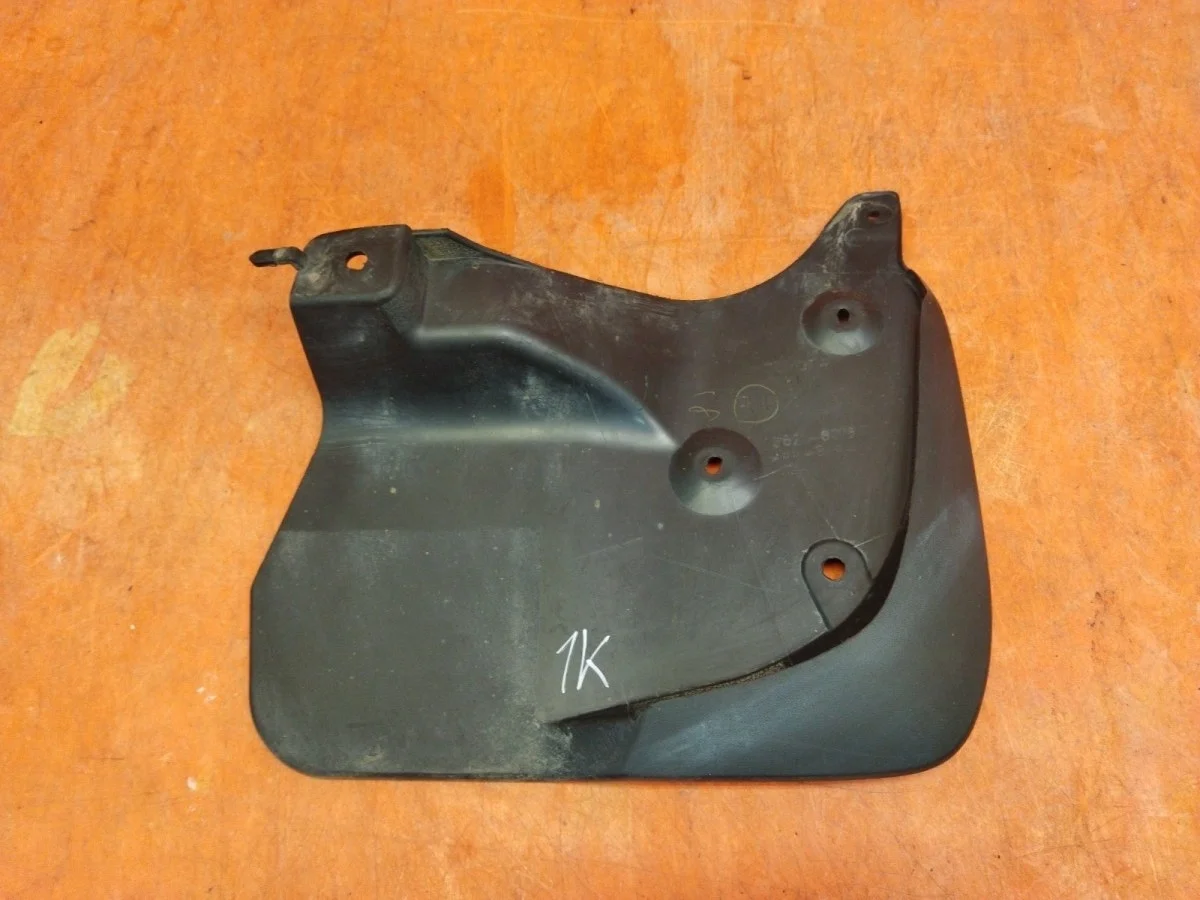 Брызговик Lexus LX 2007-2015 3 URJ200