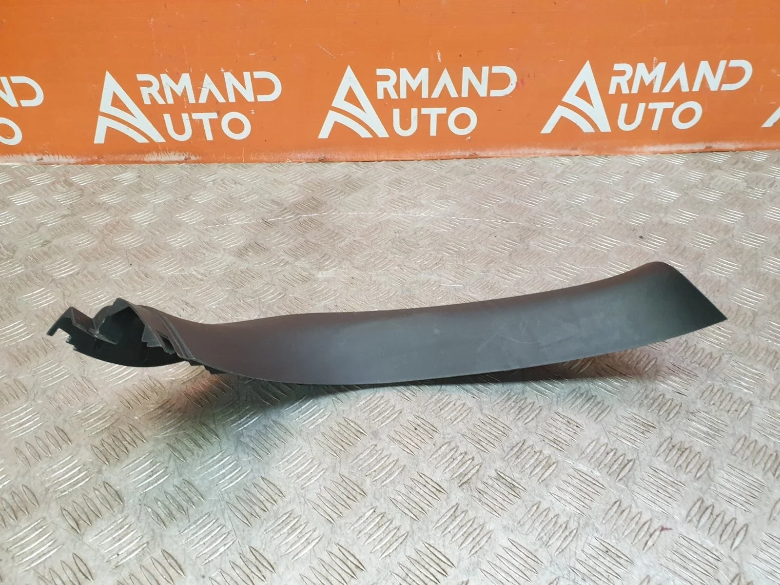 Обшивка двери багажника верхняя Mitsubishi Outlander 2012-нв 3