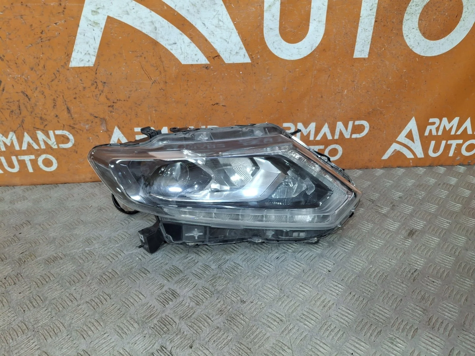 Фара Nissan X-Trail 2013-2019 T32