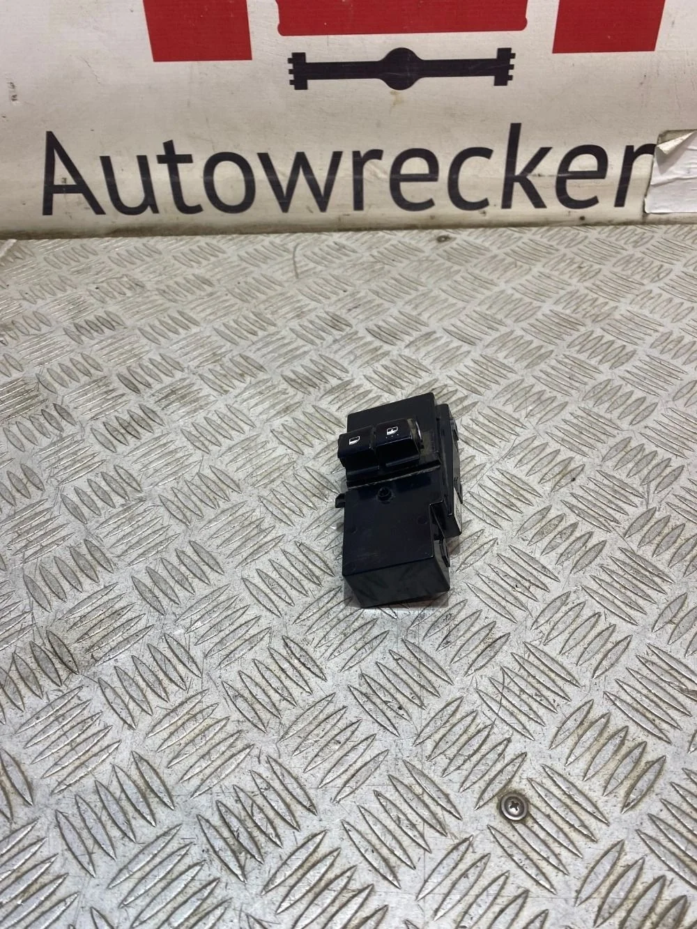 Блок управления стеклоподъемниками Hyundai Solaris II (2017—2020)