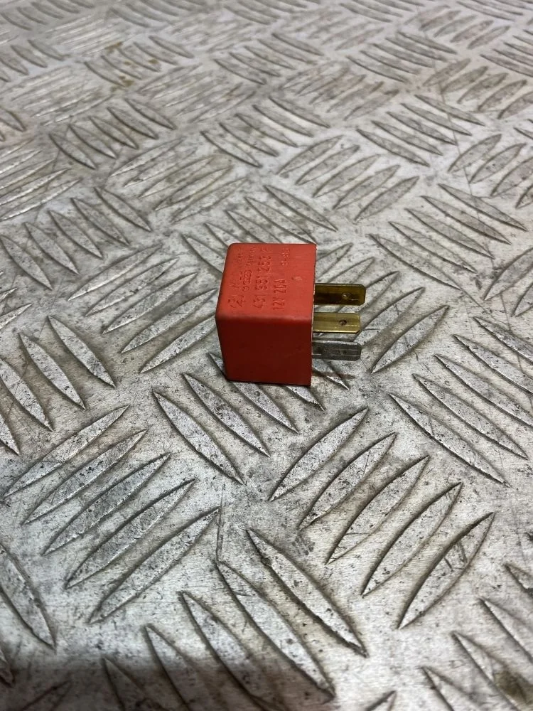 Реле Audi 100 C3 (1982—1988)