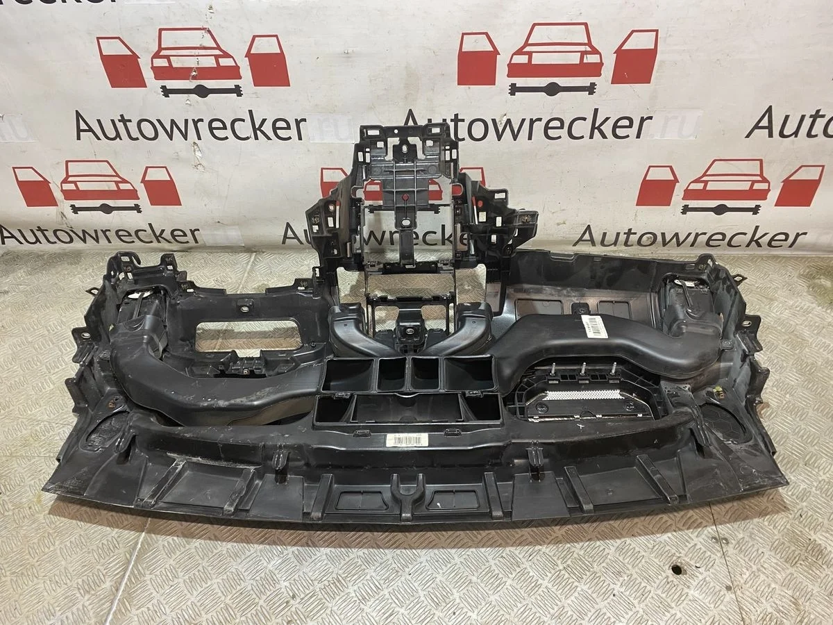 Панель в торпедо Opel Astra J (2009—2012)