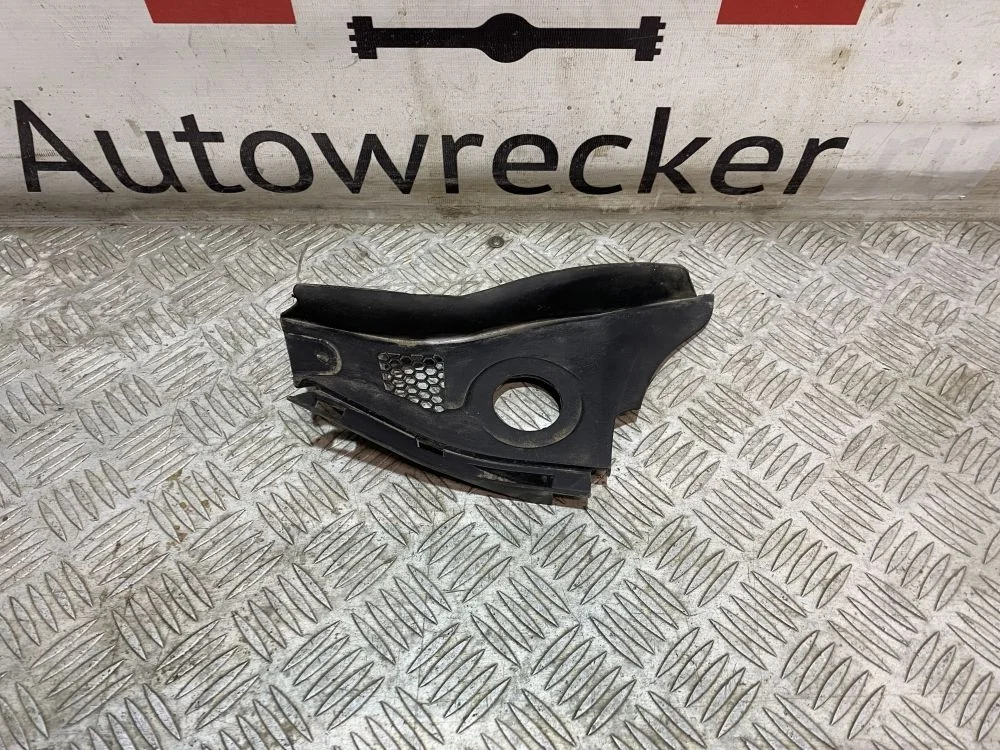 Накладка лобового стекла правая Opel Astra J (2009—2012)