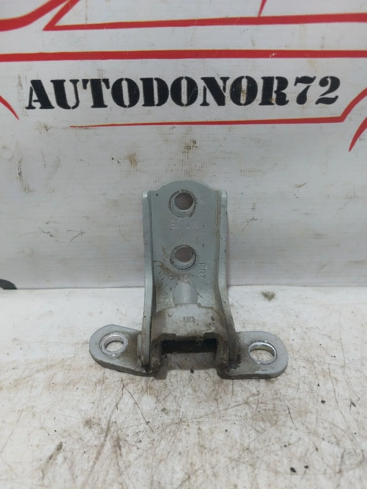 Петля двери передней правой верхняя Hyundai Solaris I (2010—2014)