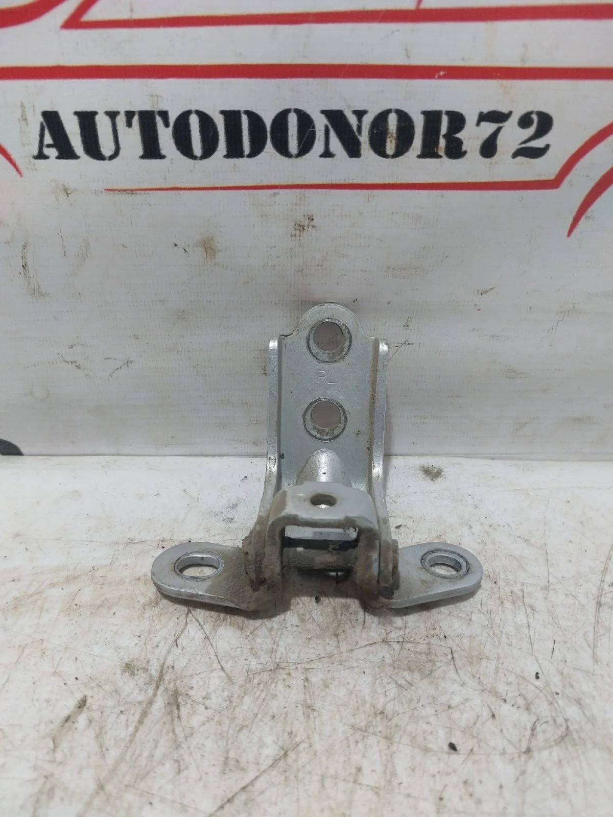 Петля двери задней правой нижняя Hyundai Solaris I (2010—2014)