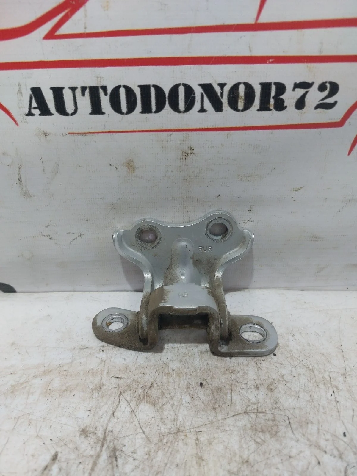 Петля двери задней правой верхняя Hyundai Solaris I (2010—2014)