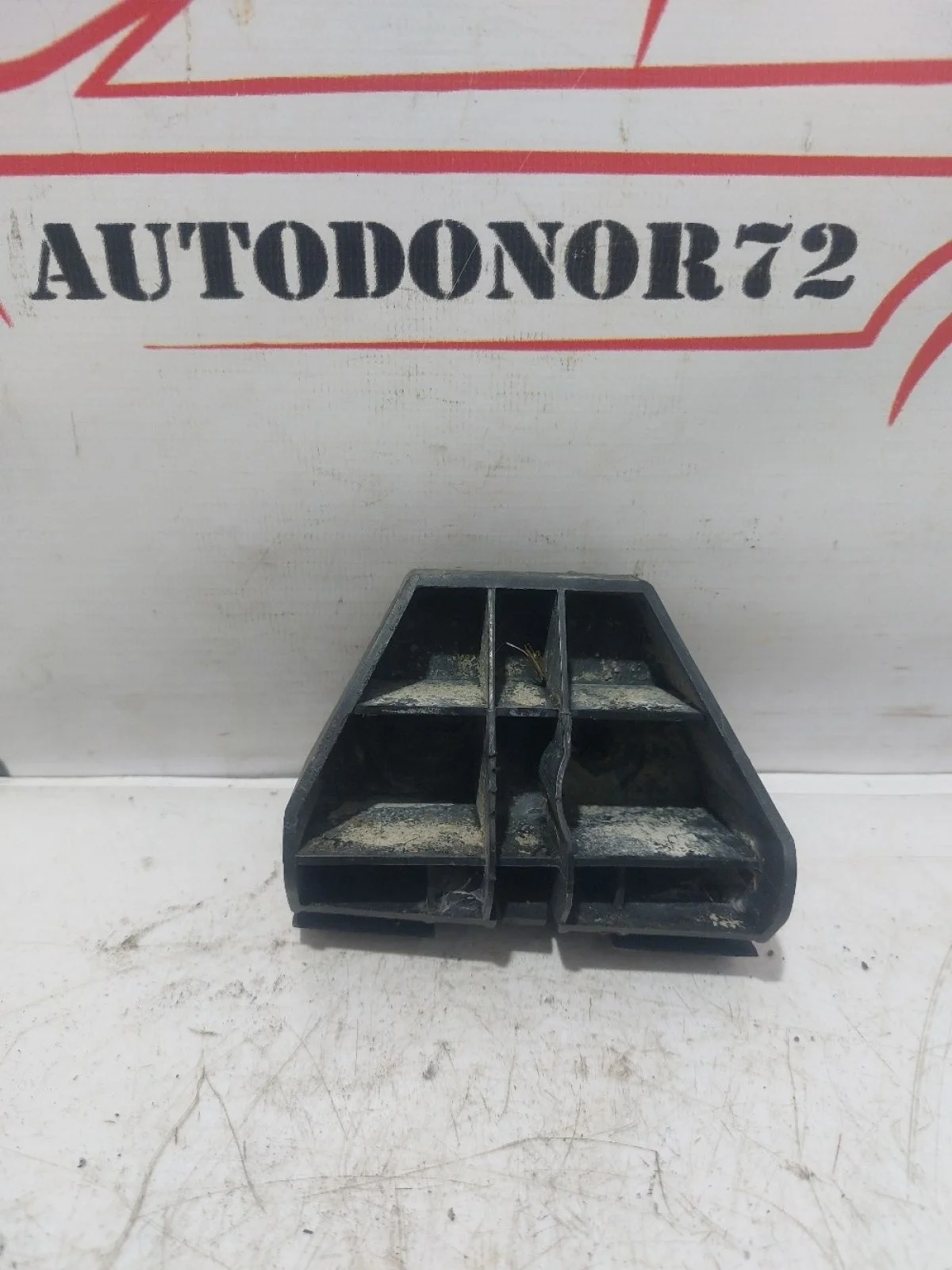 Направляющая заднего бампера прав Toyota Avensis T250 рестайлинг (2006—2009)