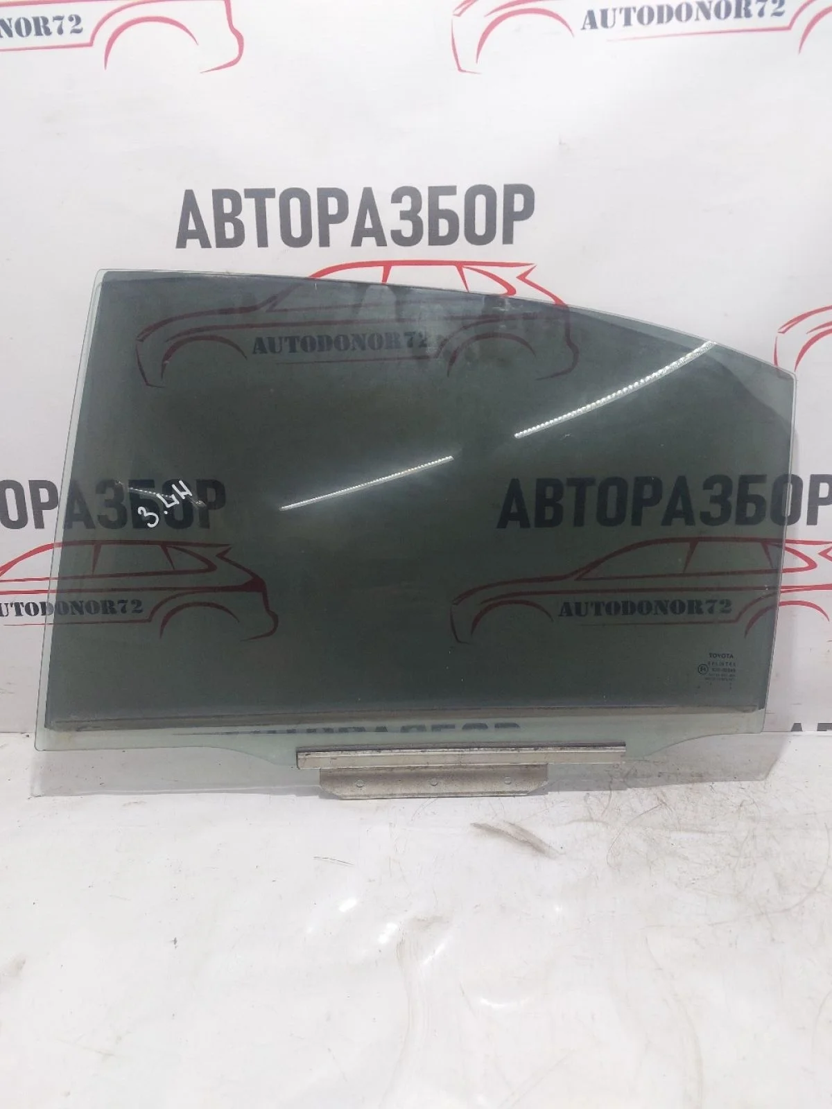 Стекло двери задней левой Toyota Avensis T250 (2003—2006)