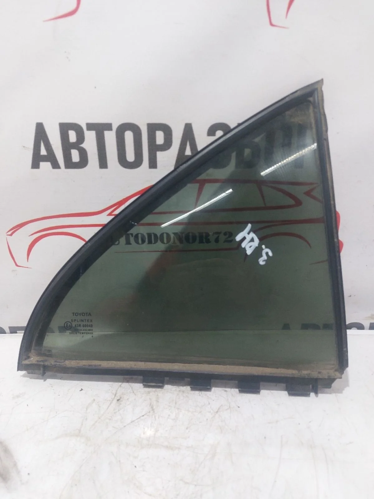 Форточка двери задней правой Toyota Avensis T250 (2003—2006)