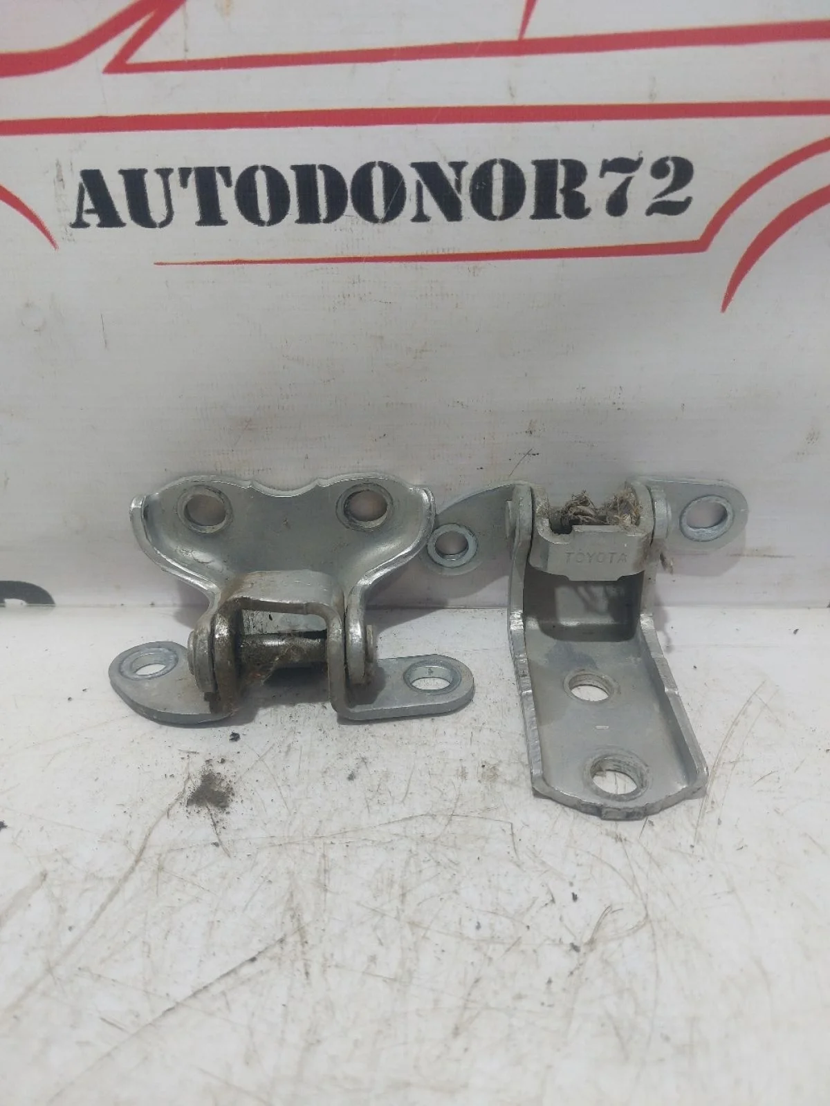 Петли задней правой двери Toyota Avensis T250 рестайлинг (2006—2009)