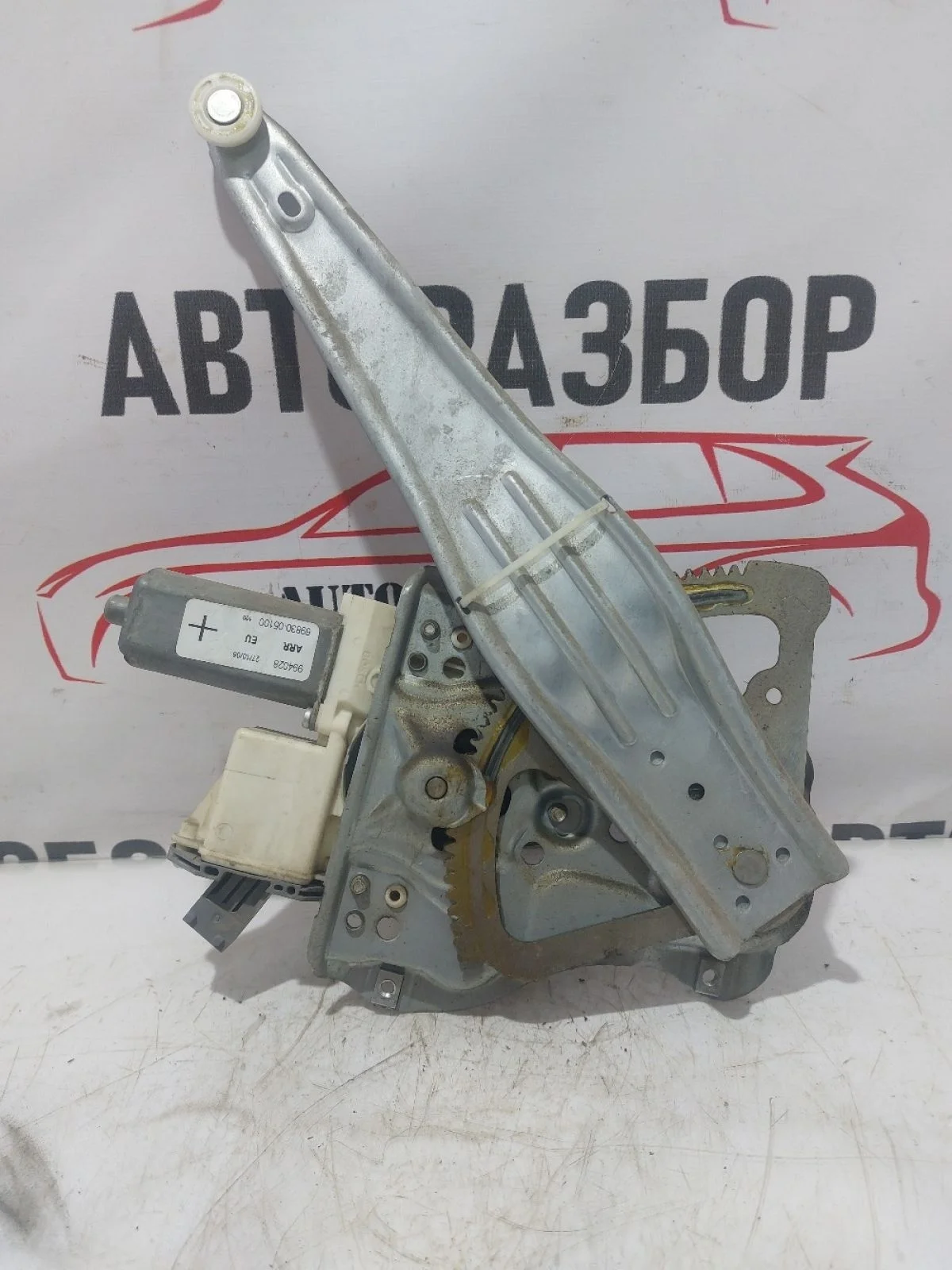 Стеклоподъемник задний правый Toyota Avensis T250 рестайлинг (2006—2009)