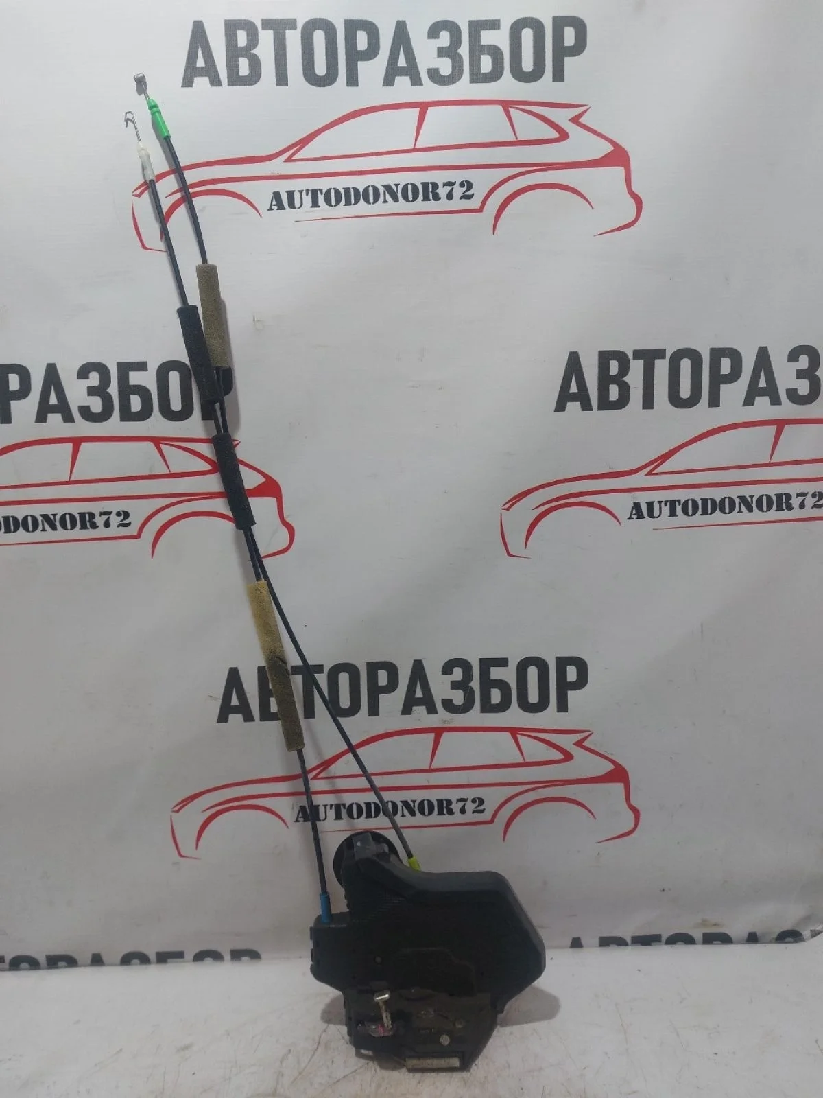 Замок двери задней левой Toyota Avensis T250 (2003—2006)